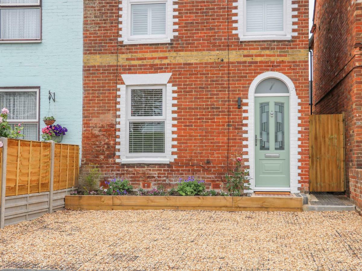 Number 7 Villa Lymington Bagian luar foto