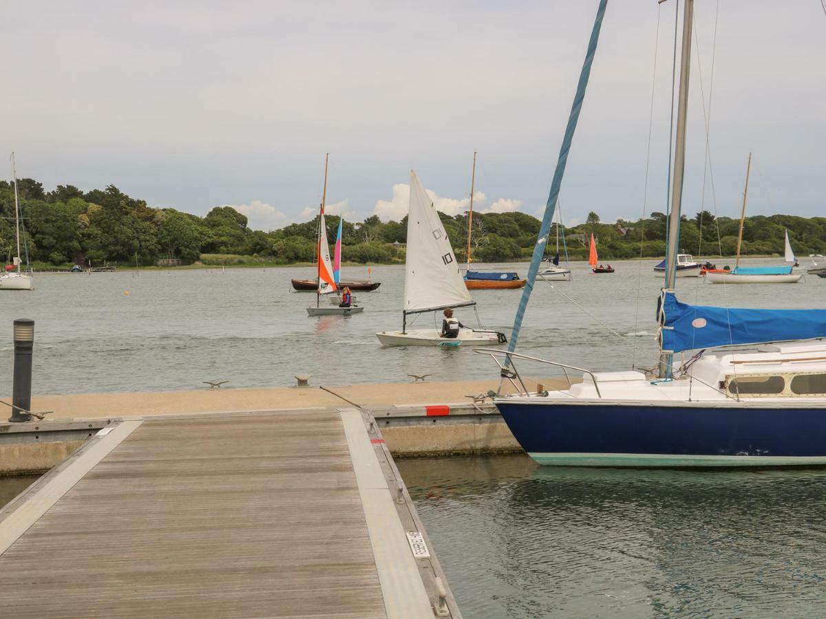 Number 7 Villa Lymington Bagian luar foto