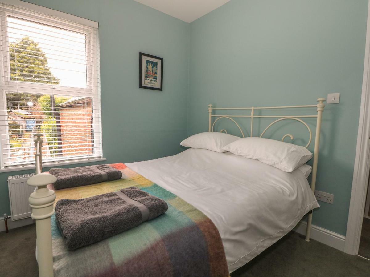 Number 7 Villa Lymington Bagian luar foto